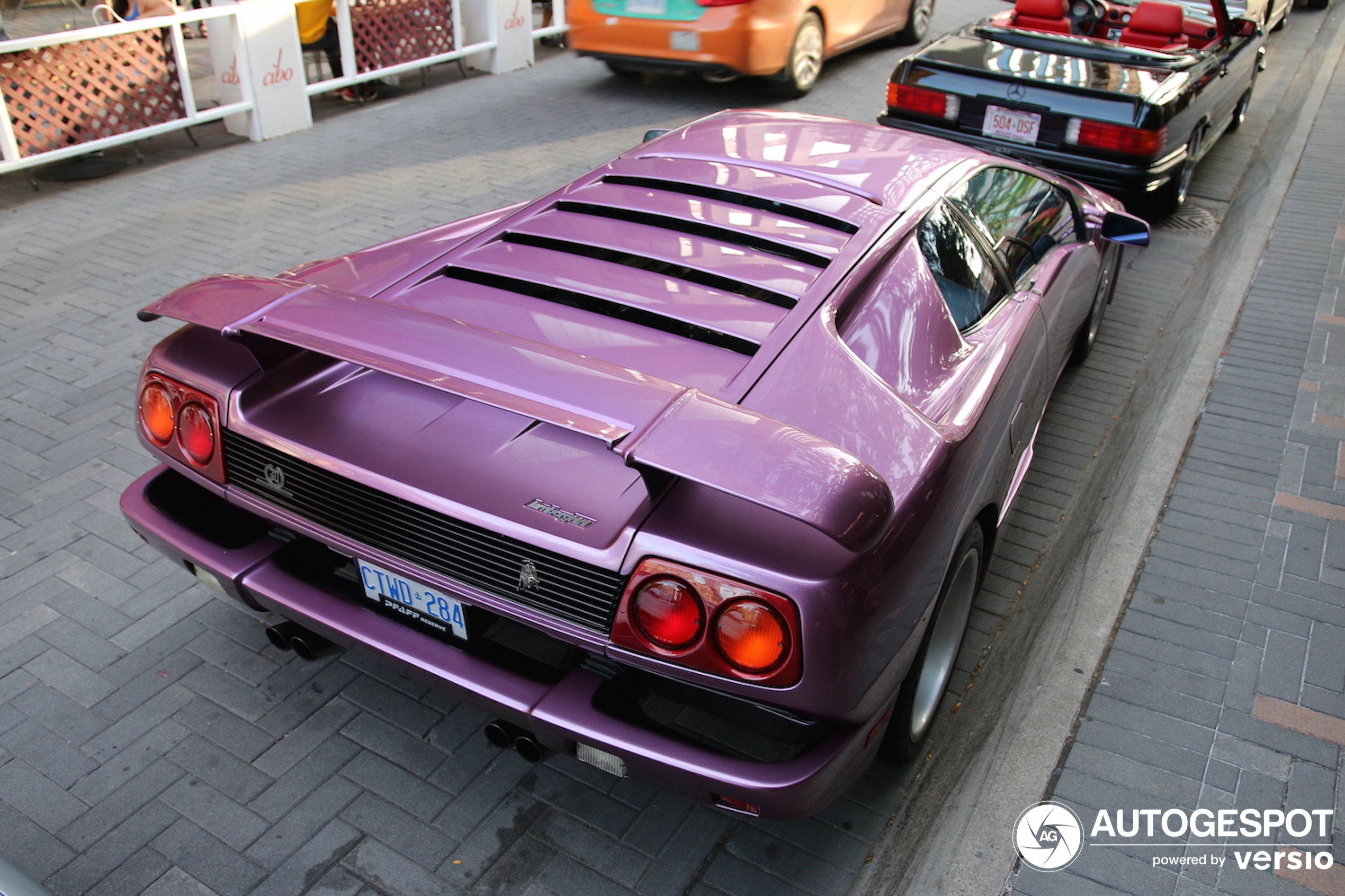 A beautiful Diablo SE30 shows up in Toronto