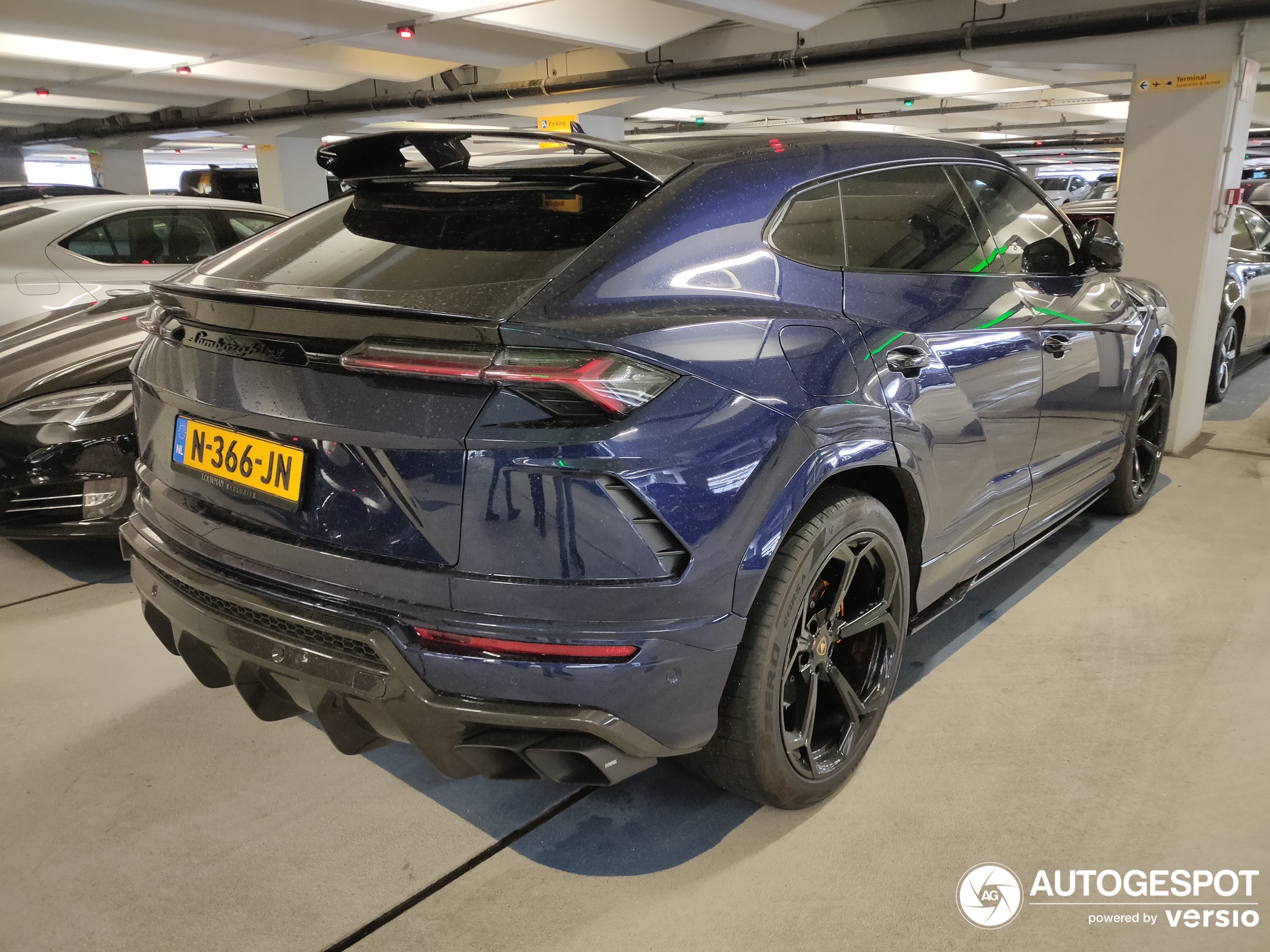 Lamborghini Urus Nero Design