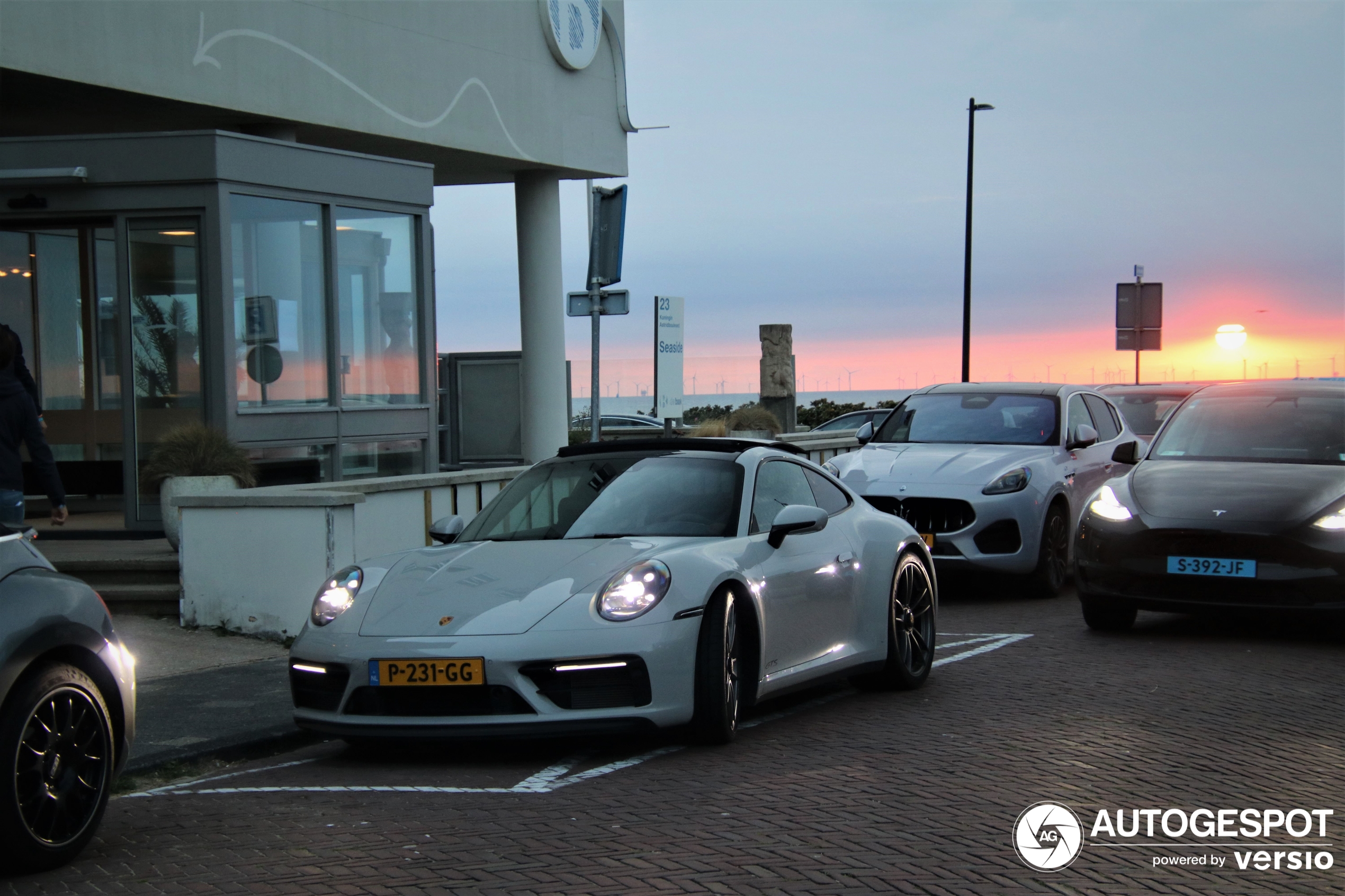 Porsche 992 Carrera 4 GTS