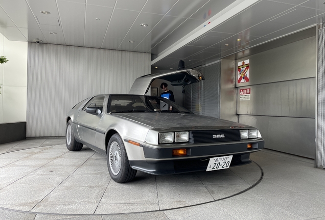 DeLorean DMC-12