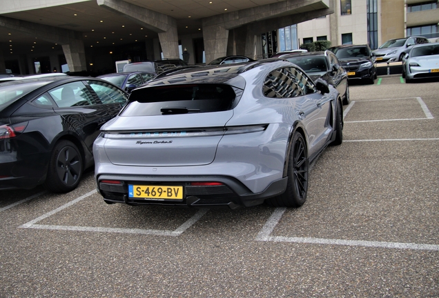 Porsche Taycan Turbo S Cross Turismo