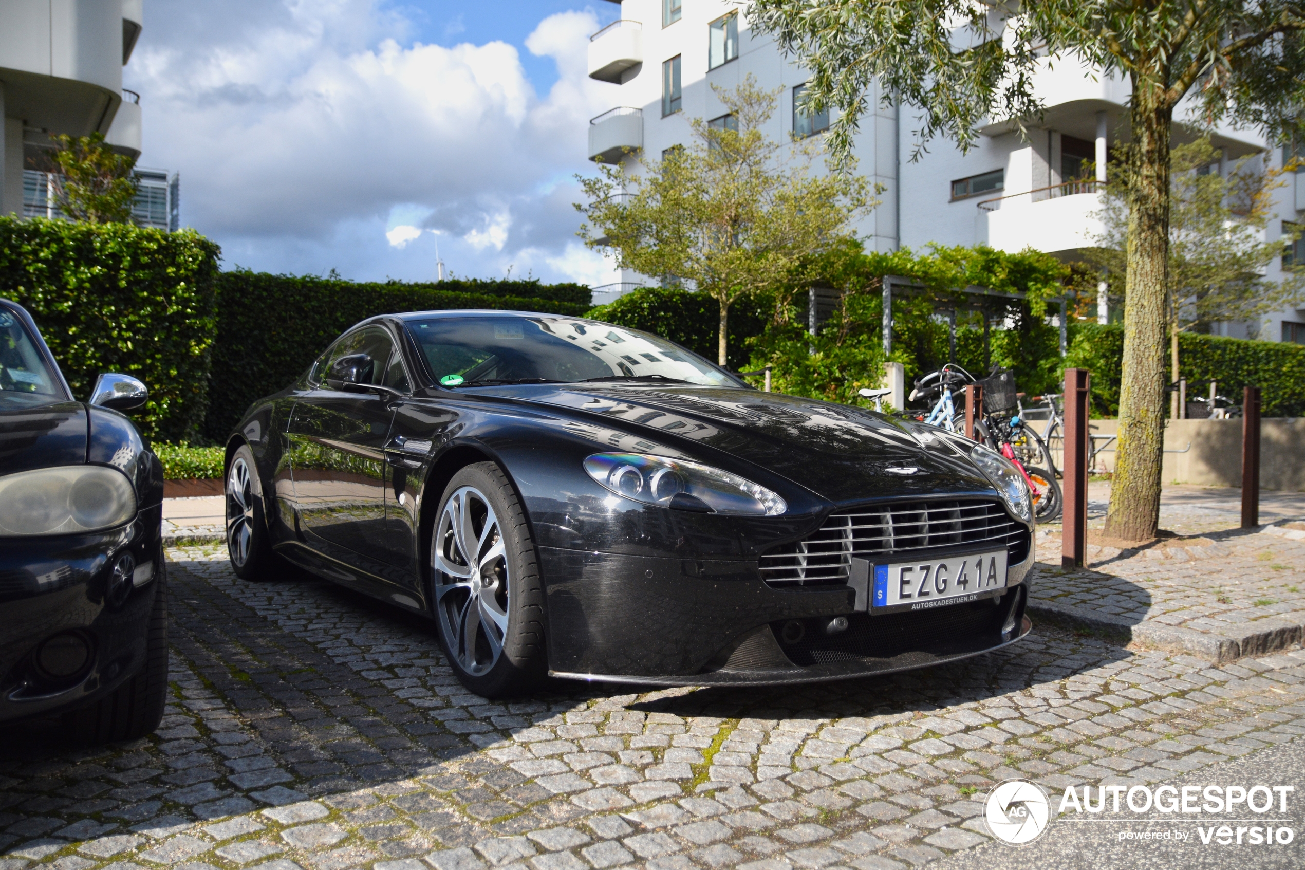 Aston Martin V12 Vantage