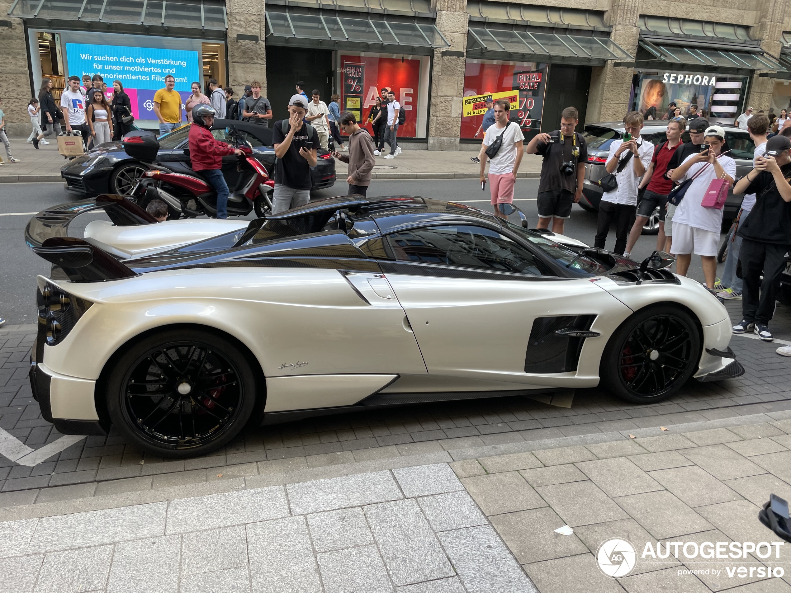 Another Huayra shows up in Düsseldorf