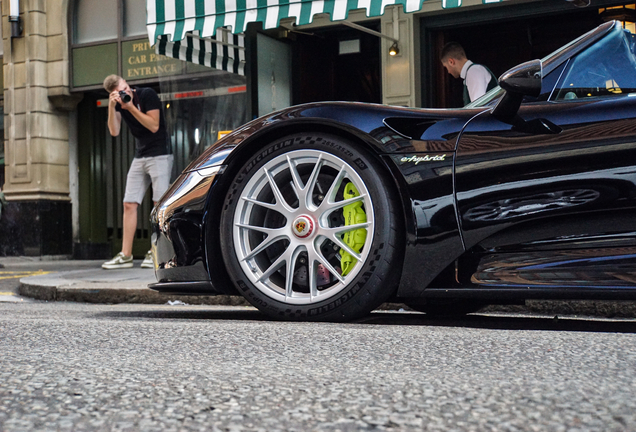 Porsche 918 Spyder Weissach Package