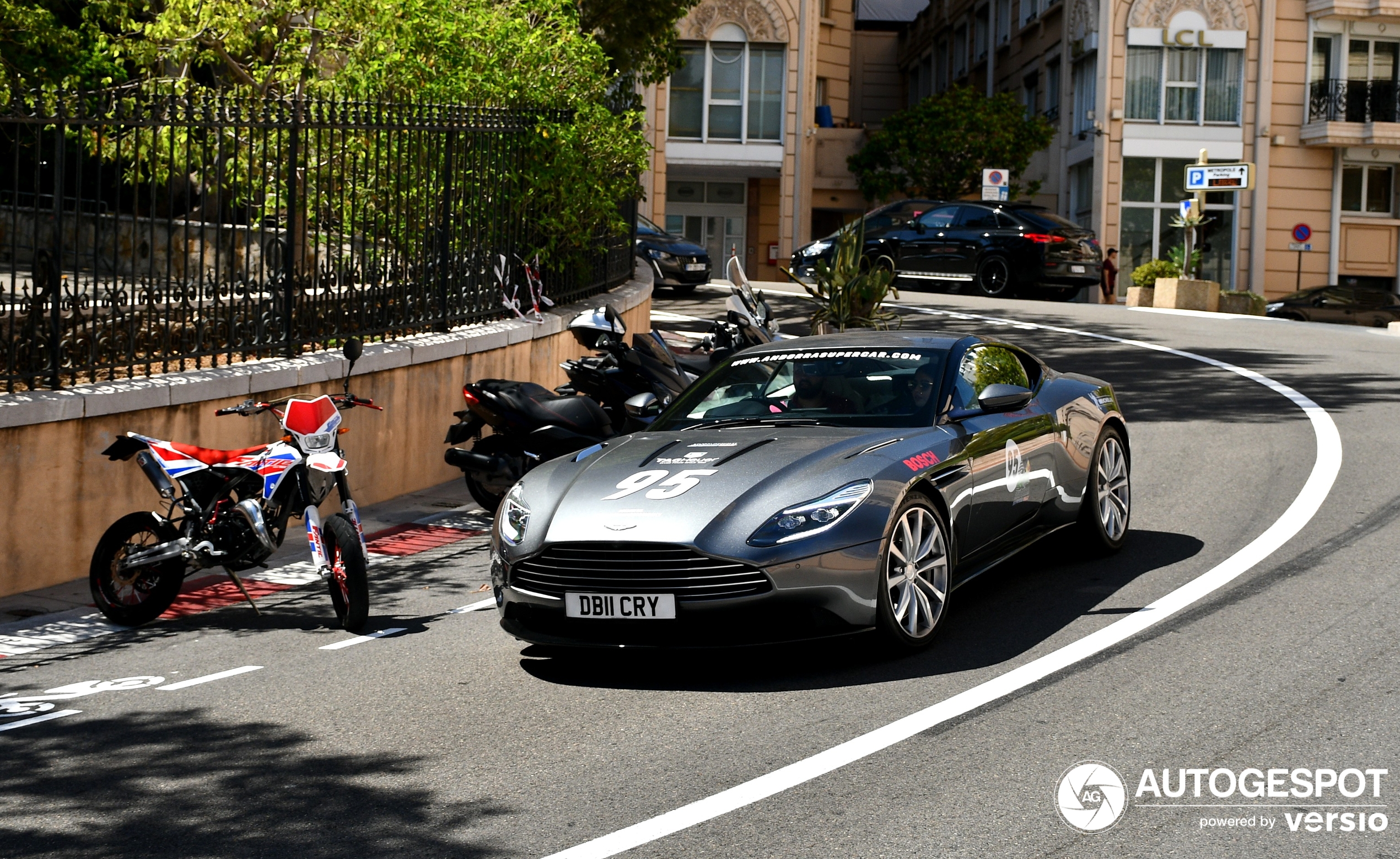 Aston Martin DB11