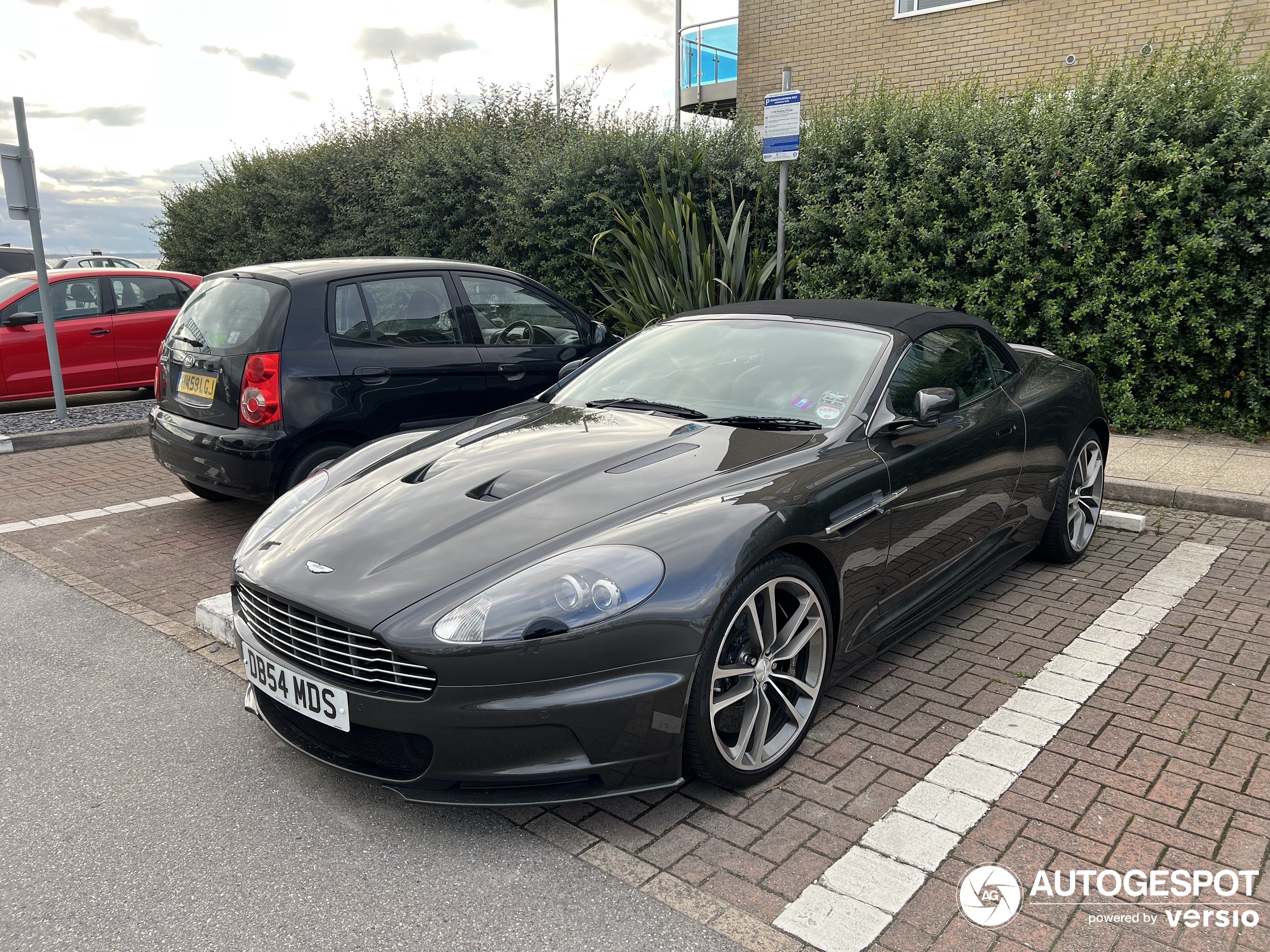 Aston Martin DBS Volante