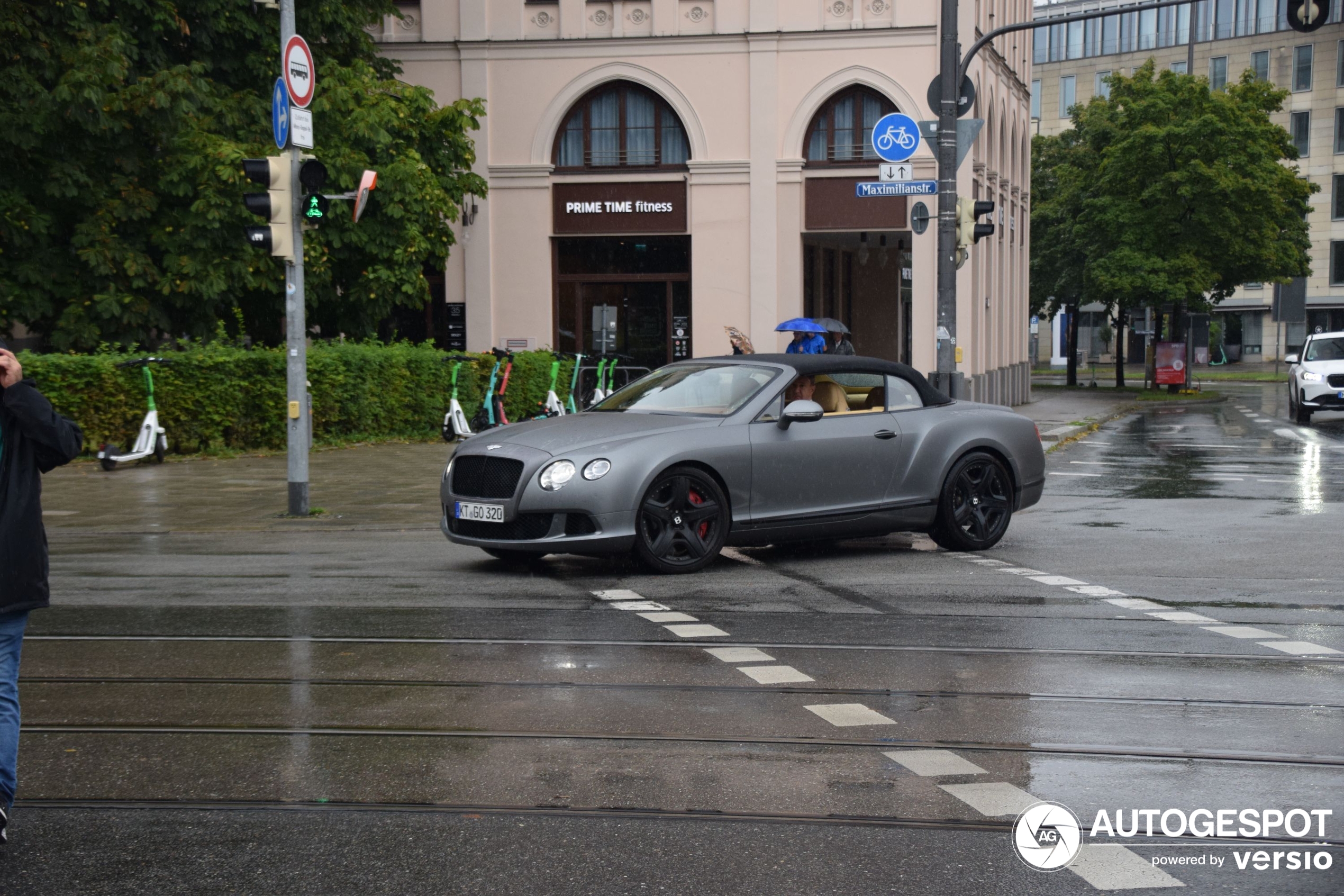 Bentley Continental GTC 2012