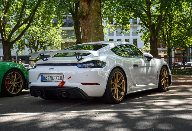 Porsche 718 Cayman GT4