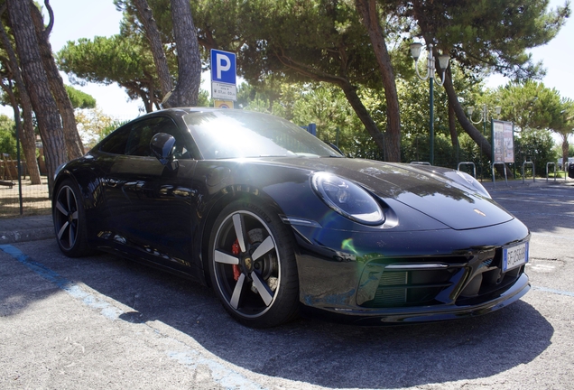 Porsche 992 Carrera 4S