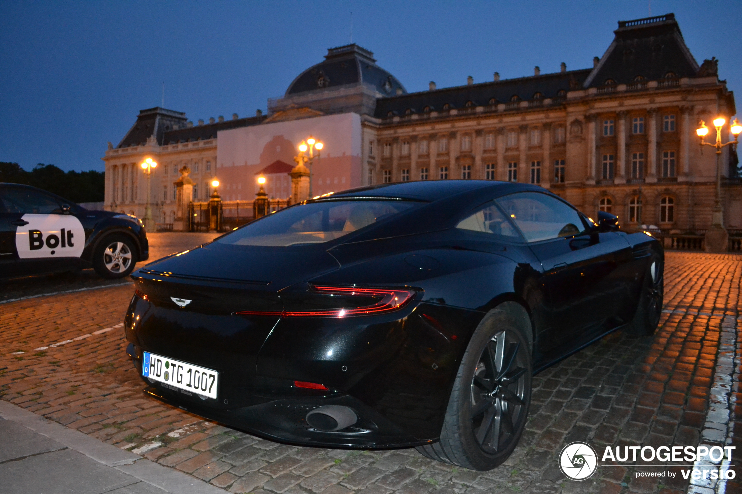 Aston Martin DB11