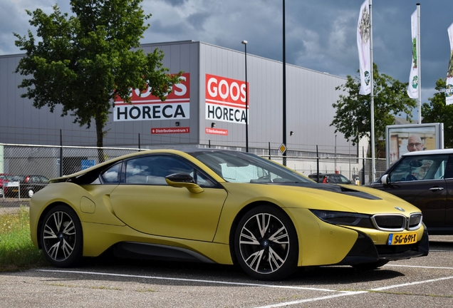 BMW i8 Protonic Frozen Yellow Edition