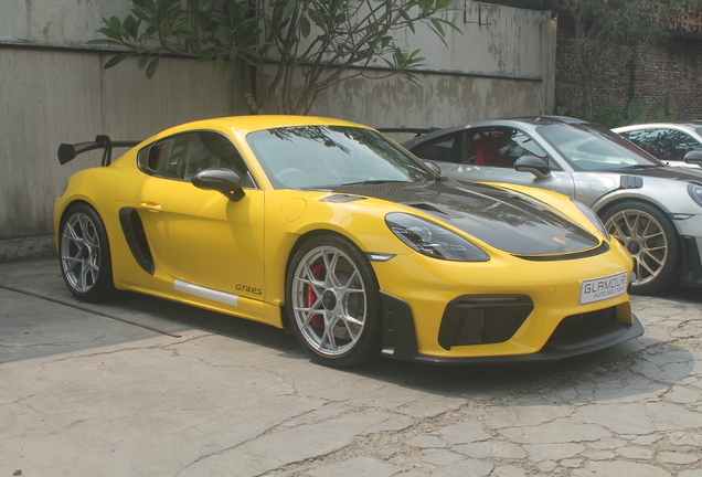 Porsche 718 Cayman GT4 RS Weissach Package