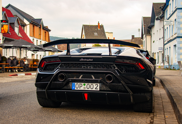 Lamborghini Huracán LP640-4 Performante