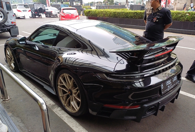 Porsche 992 Carrera 4 GTS