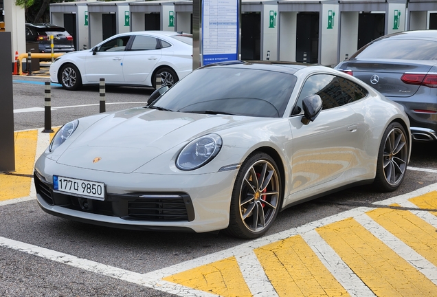 Porsche 992 Carrera 4S