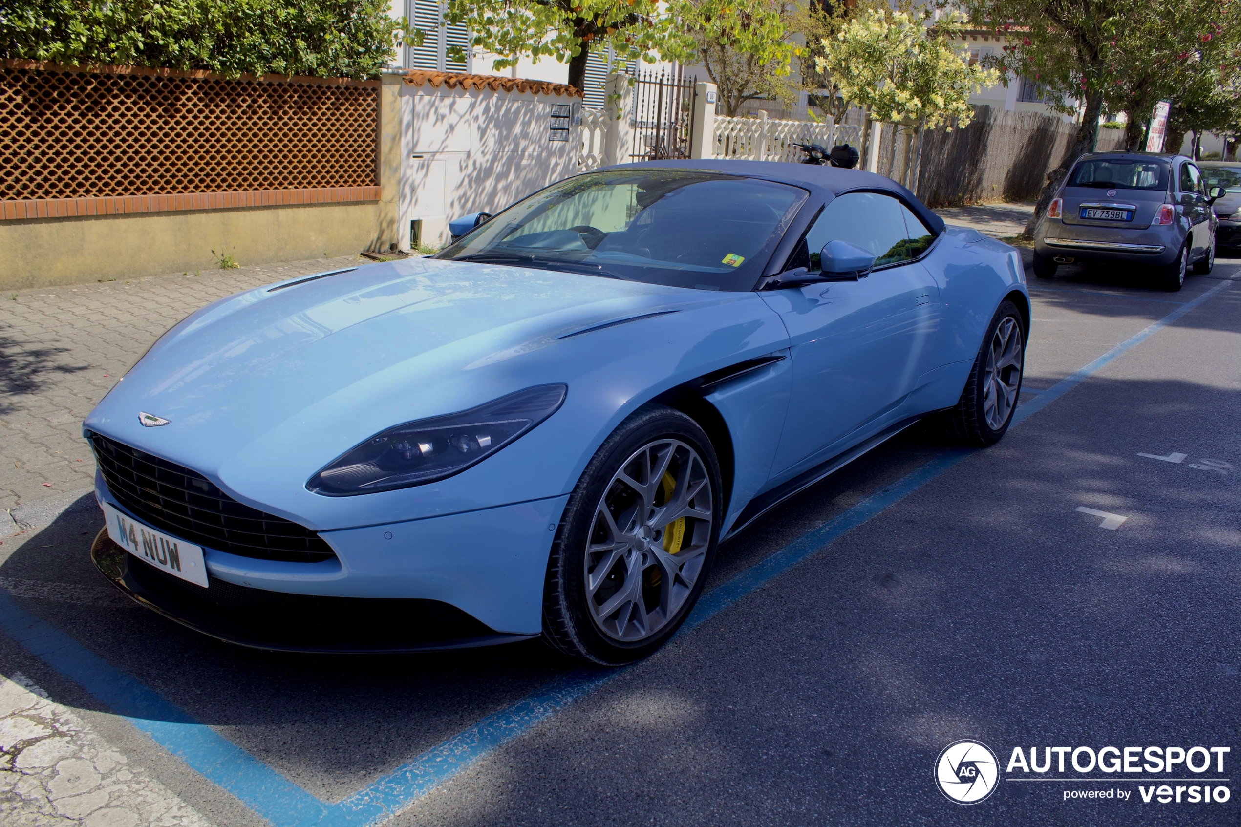 Aston Martin DB11 V8 Volante