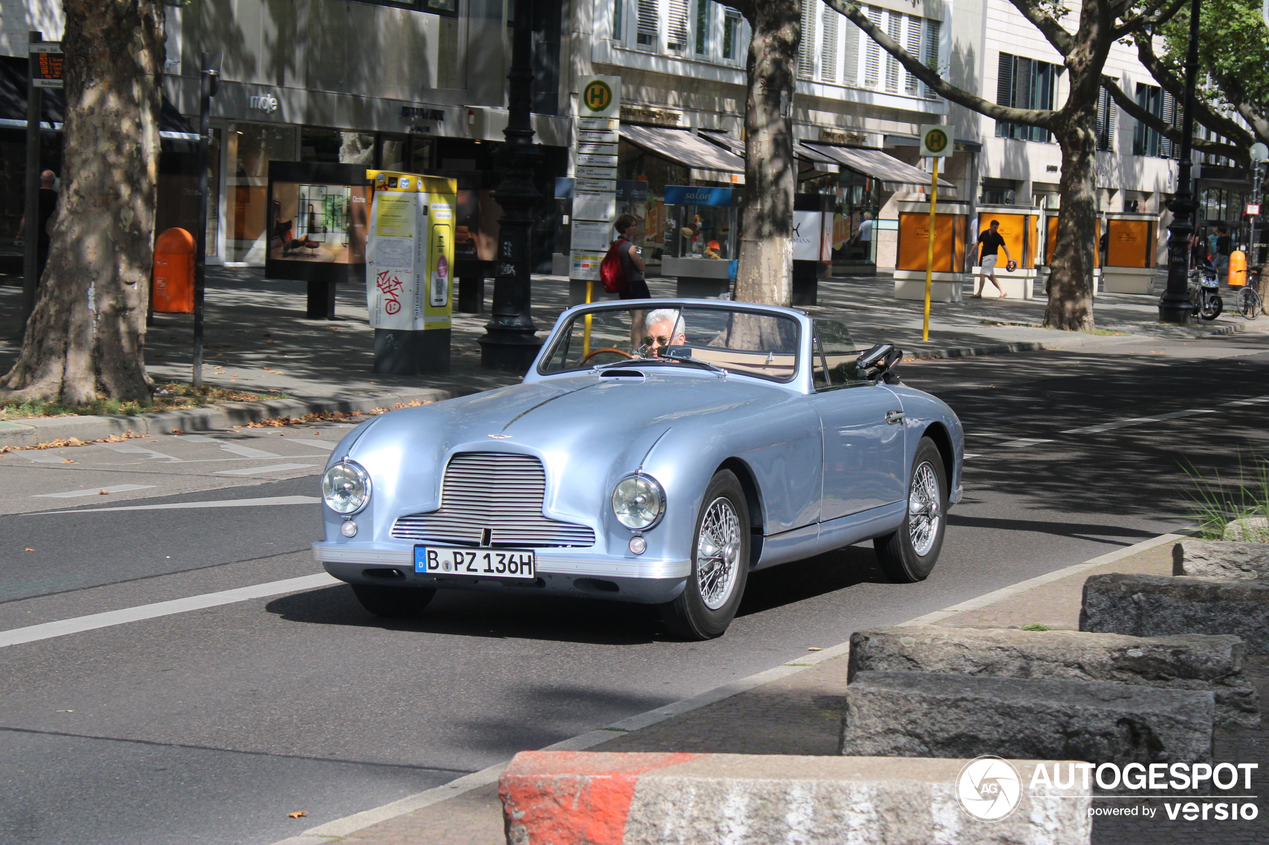 Aston Martin DB2 Drophead Coupé