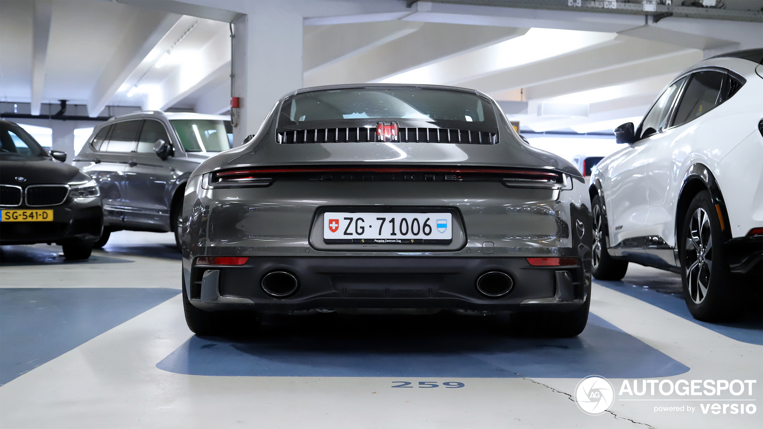 Porsche 992 Carrera 4S