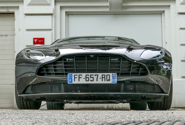 Aston Martin DB11