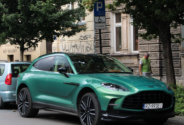 Aston Martin DBX707