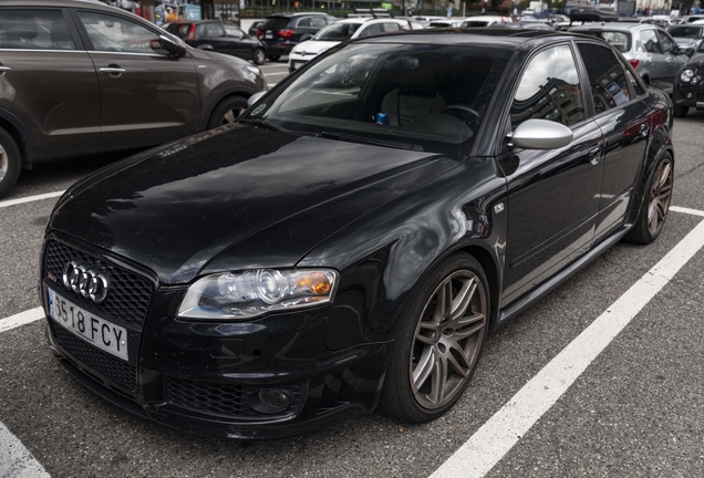 Audi RS4 Sedan