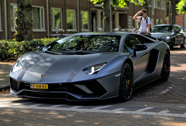 Lamborghini Aventador S LP740-4