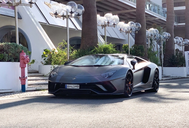 Lamborghini Aventador S LP740-4 Roadster