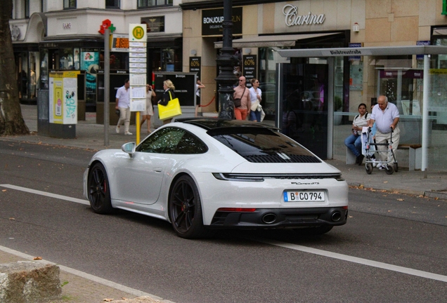 Porsche 992 Carrera GTS