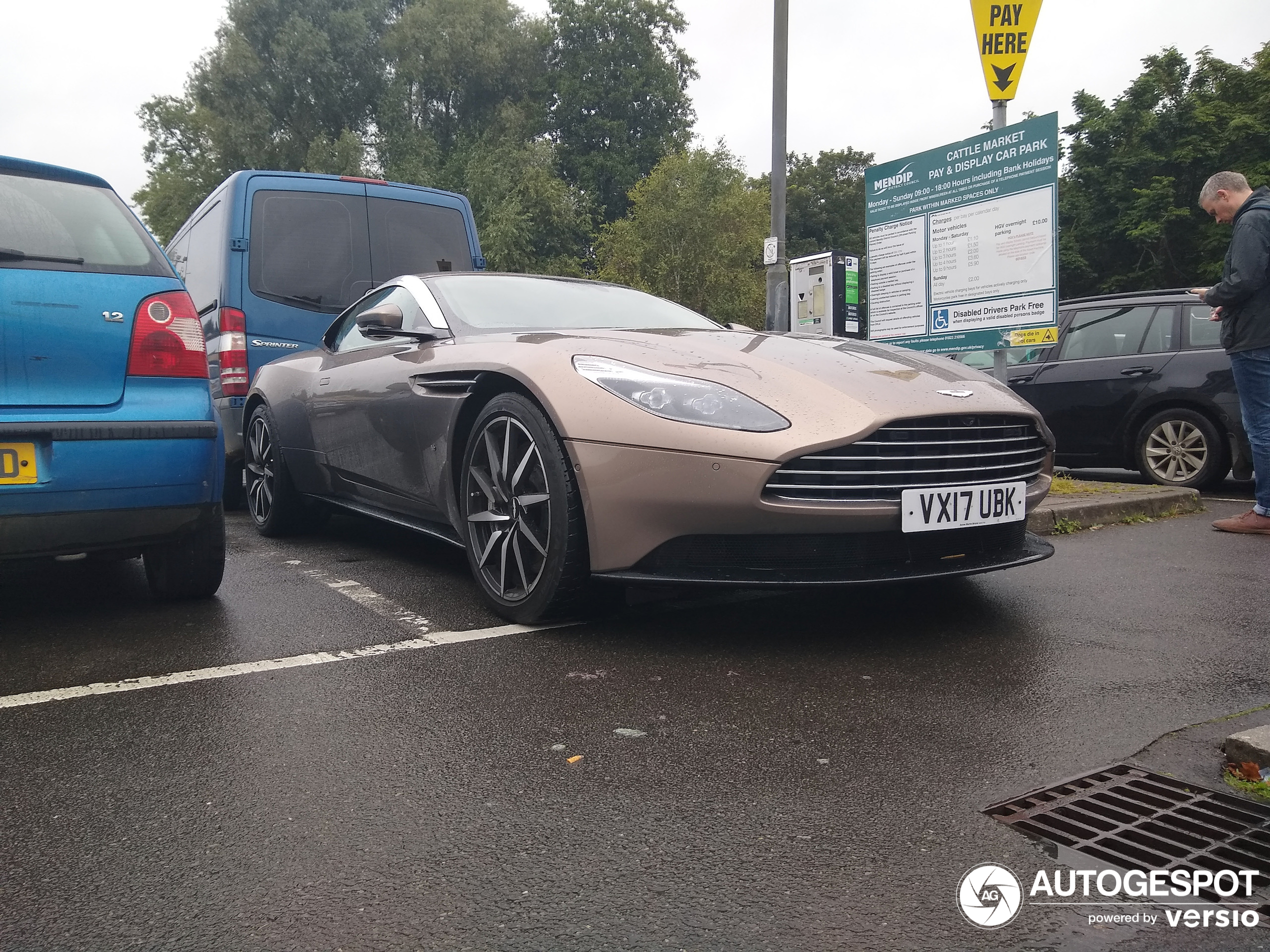 Aston Martin DB11