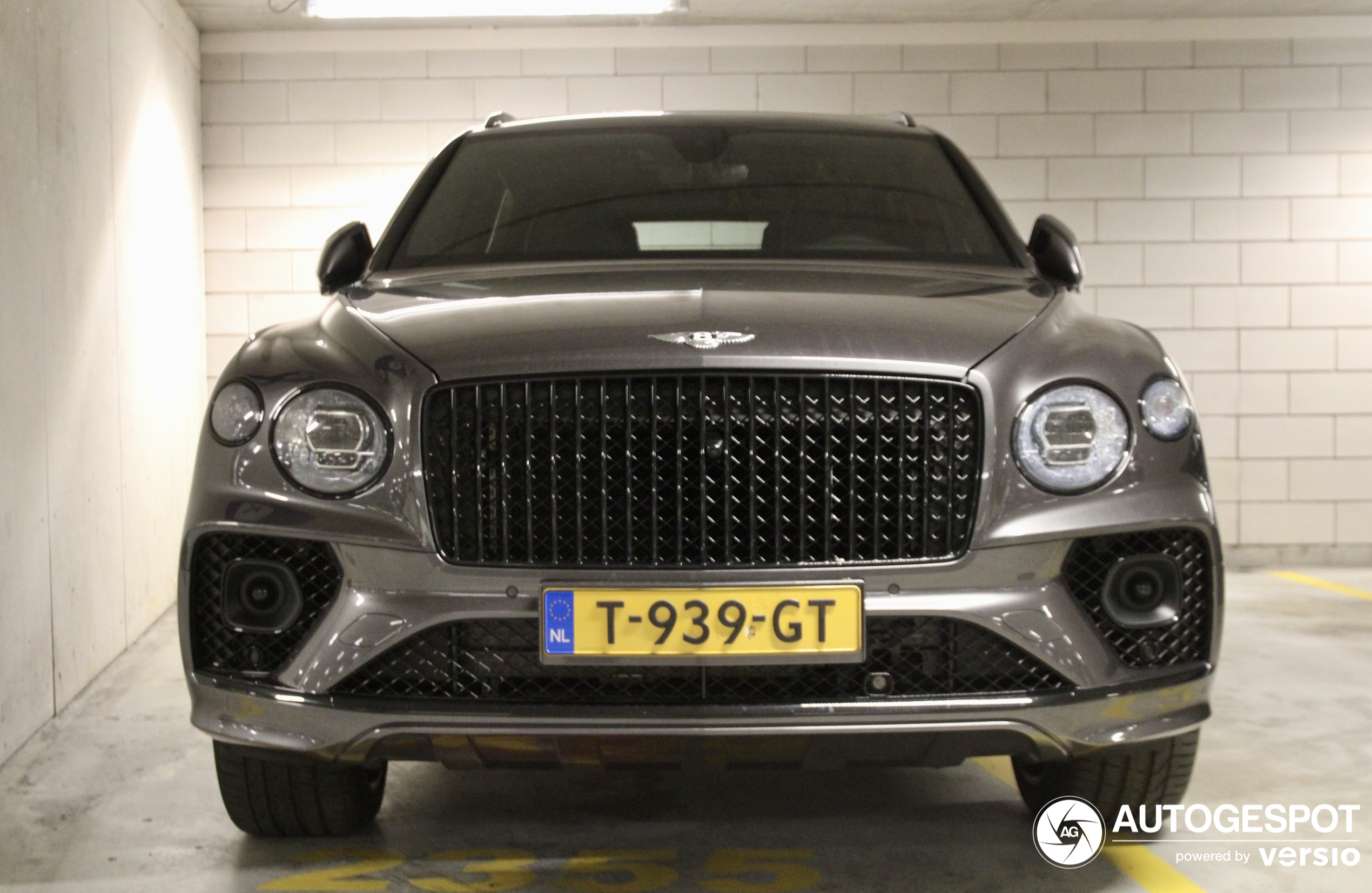 Verlengde Bentley Bentayga eindelijk in Nederland