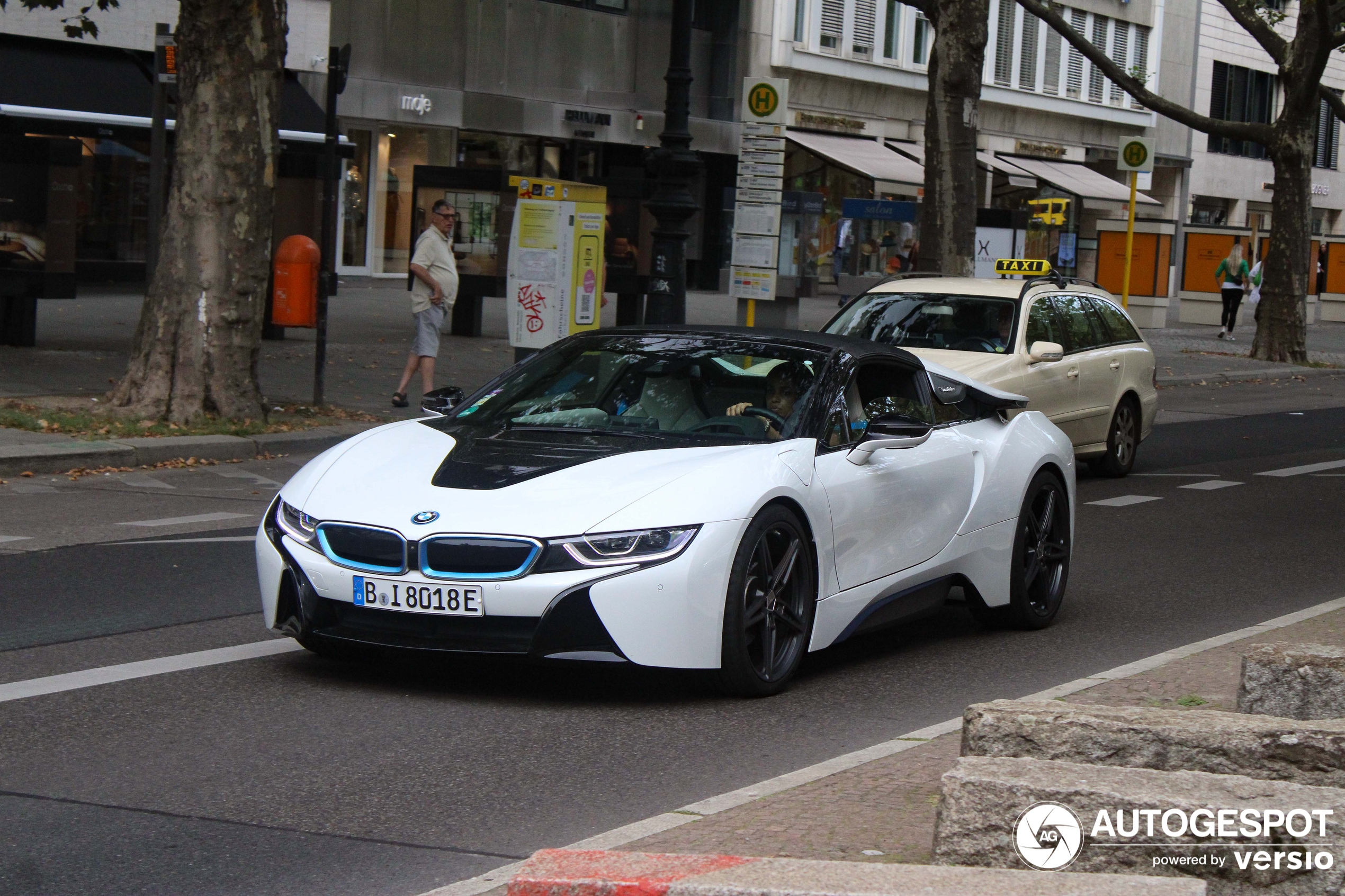 BMW i8 Roadster