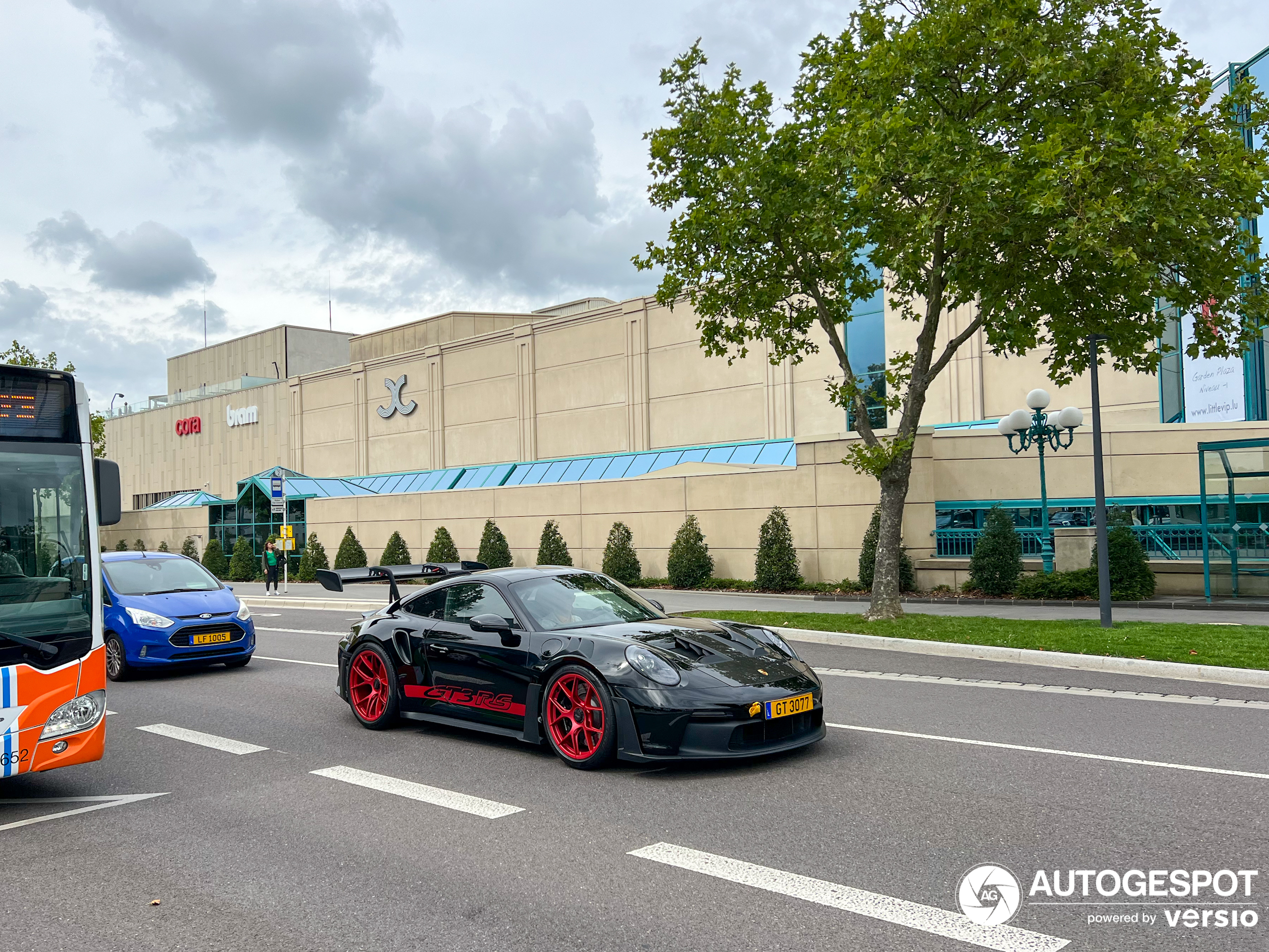 Porsche 992 GT3 RS Weissach Package