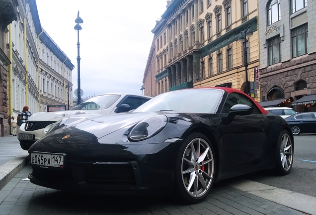 Porsche 992 Carrera 4S Cabriolet