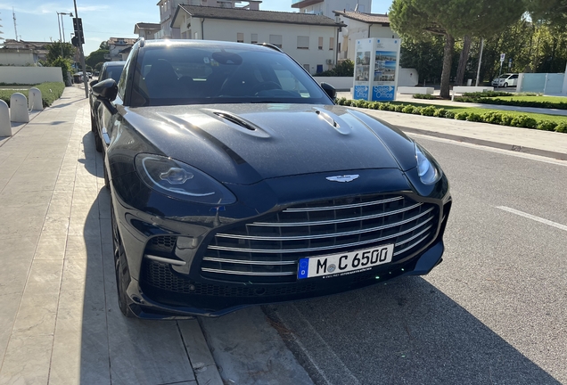 Aston Martin DBX707