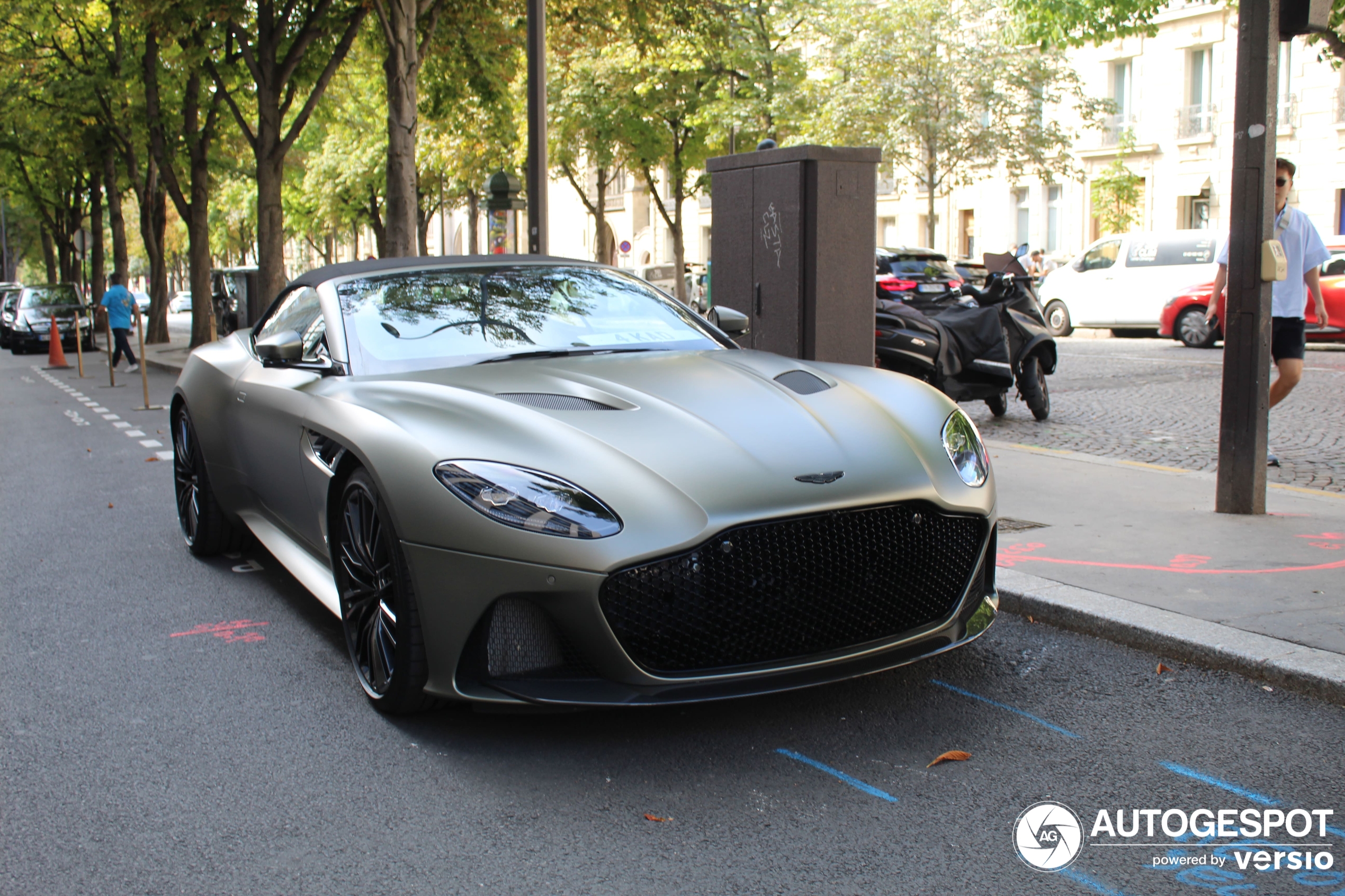 Aston Martin DBS Superleggera Volante