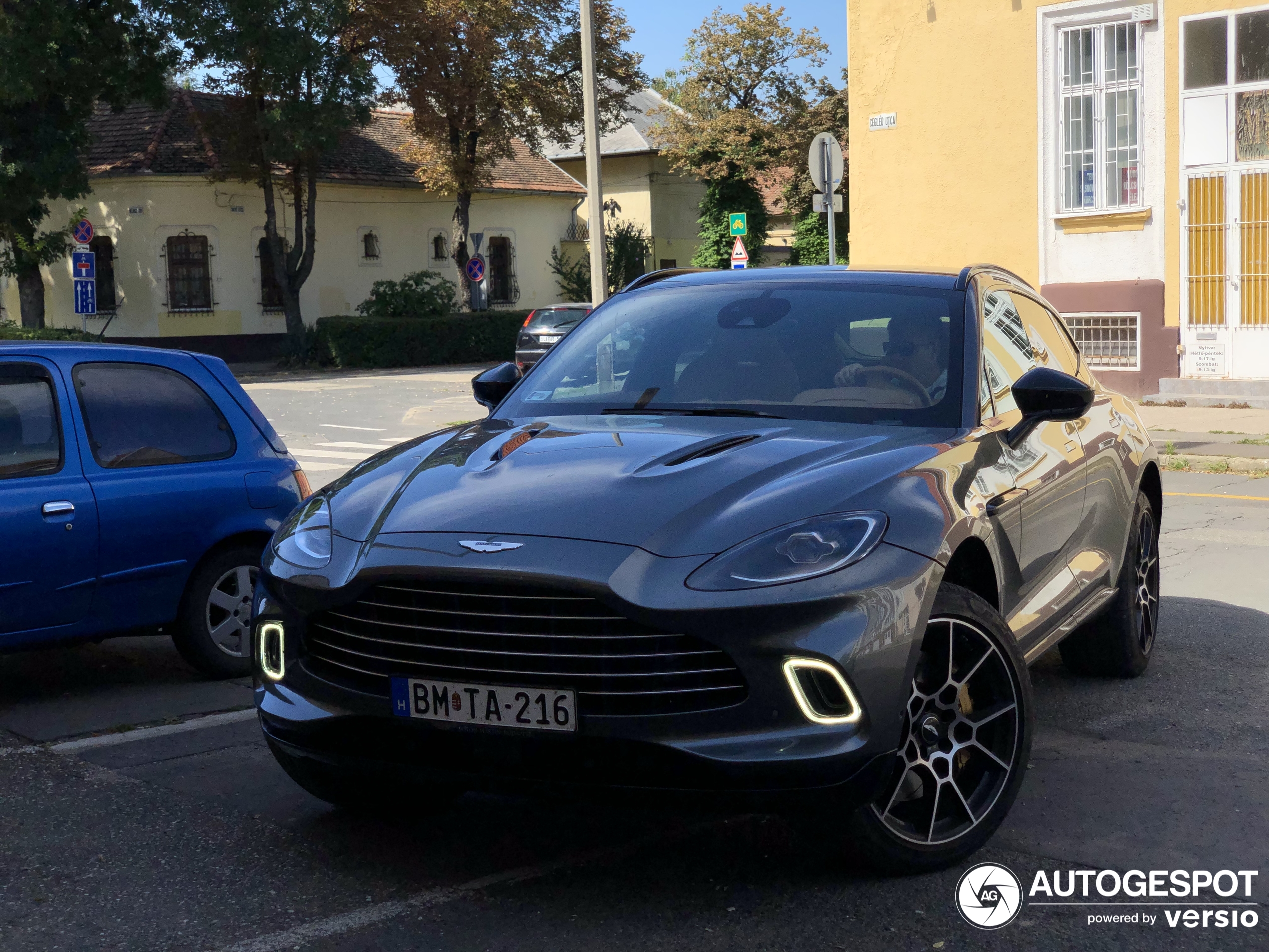 Aston Martin DBX