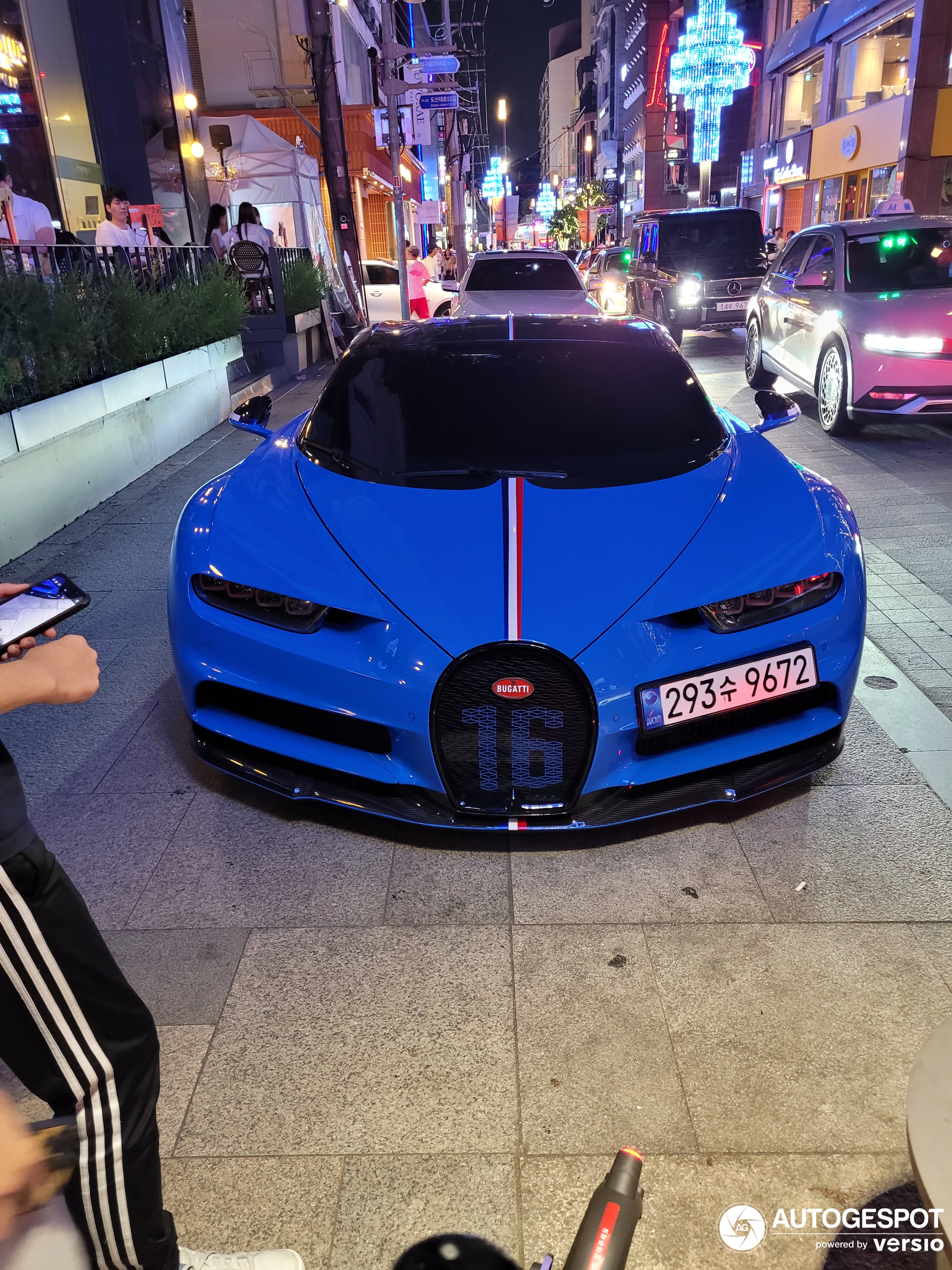 Ein Atemberaubender Chiron Sport steht in Seoul parkiert