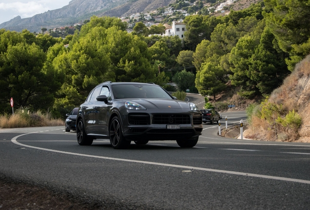 Porsche 9YA Cayenne GTS