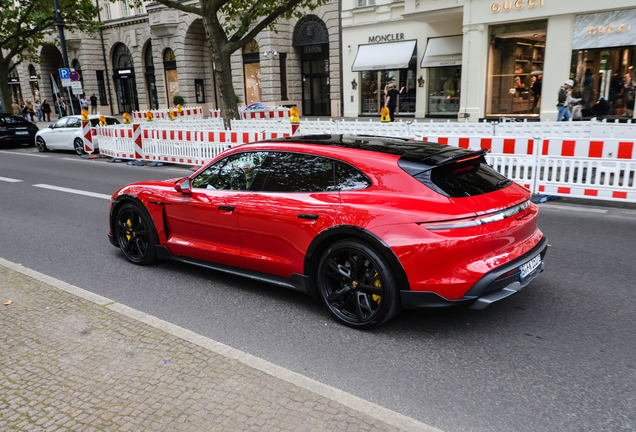 Porsche Taycan Turbo S Cross Turismo