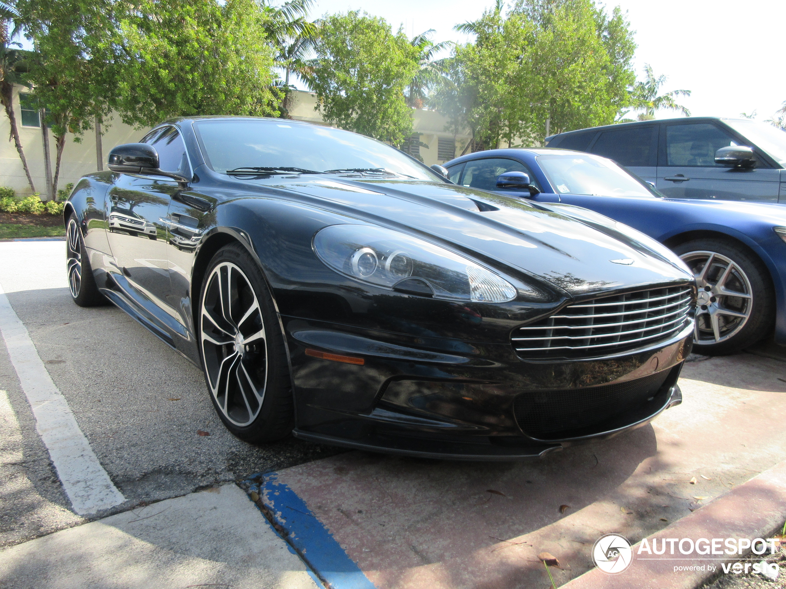 Aston Martin DBS Carbon Black Edition