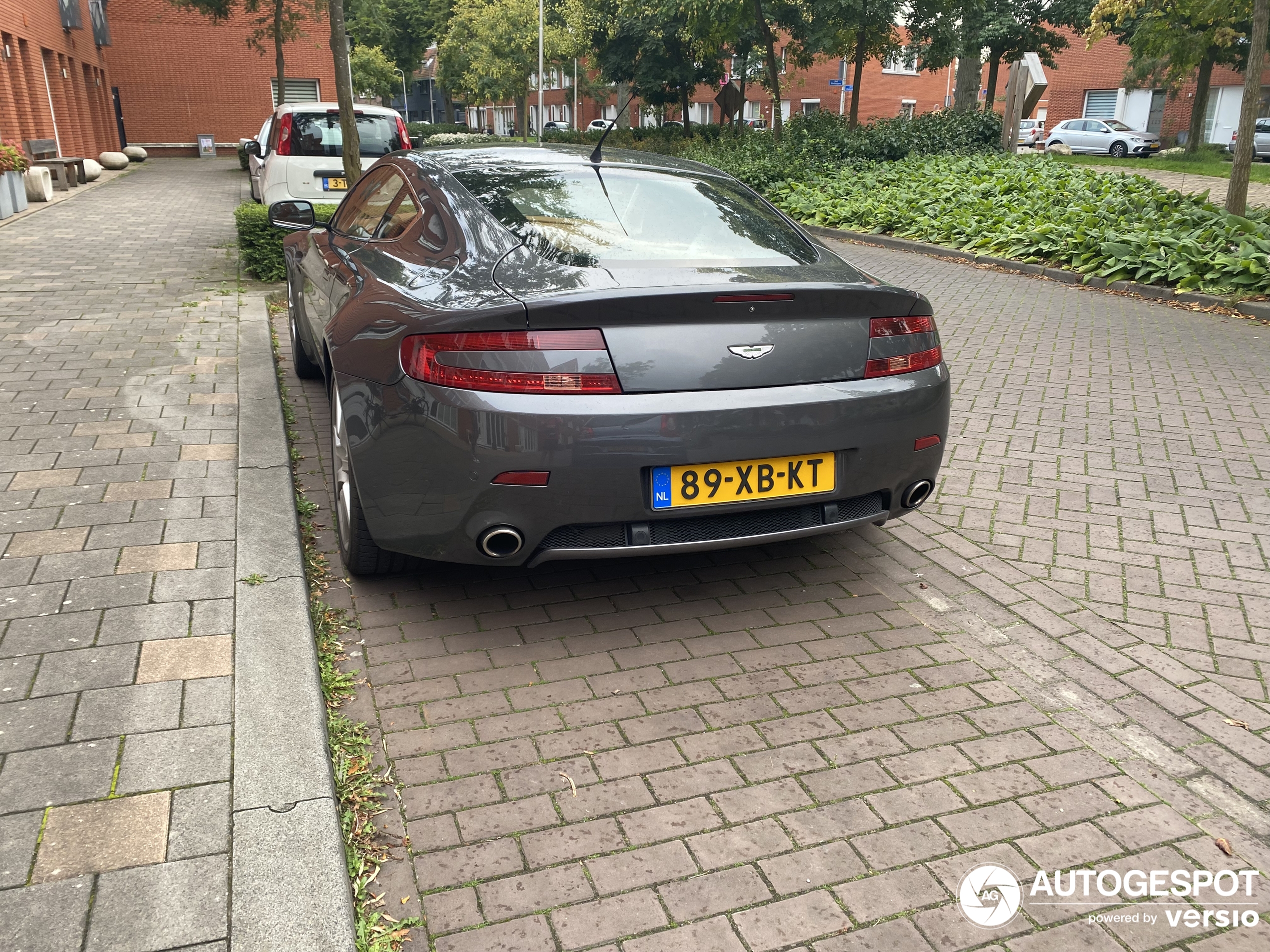 Aston Martin V8 Vantage