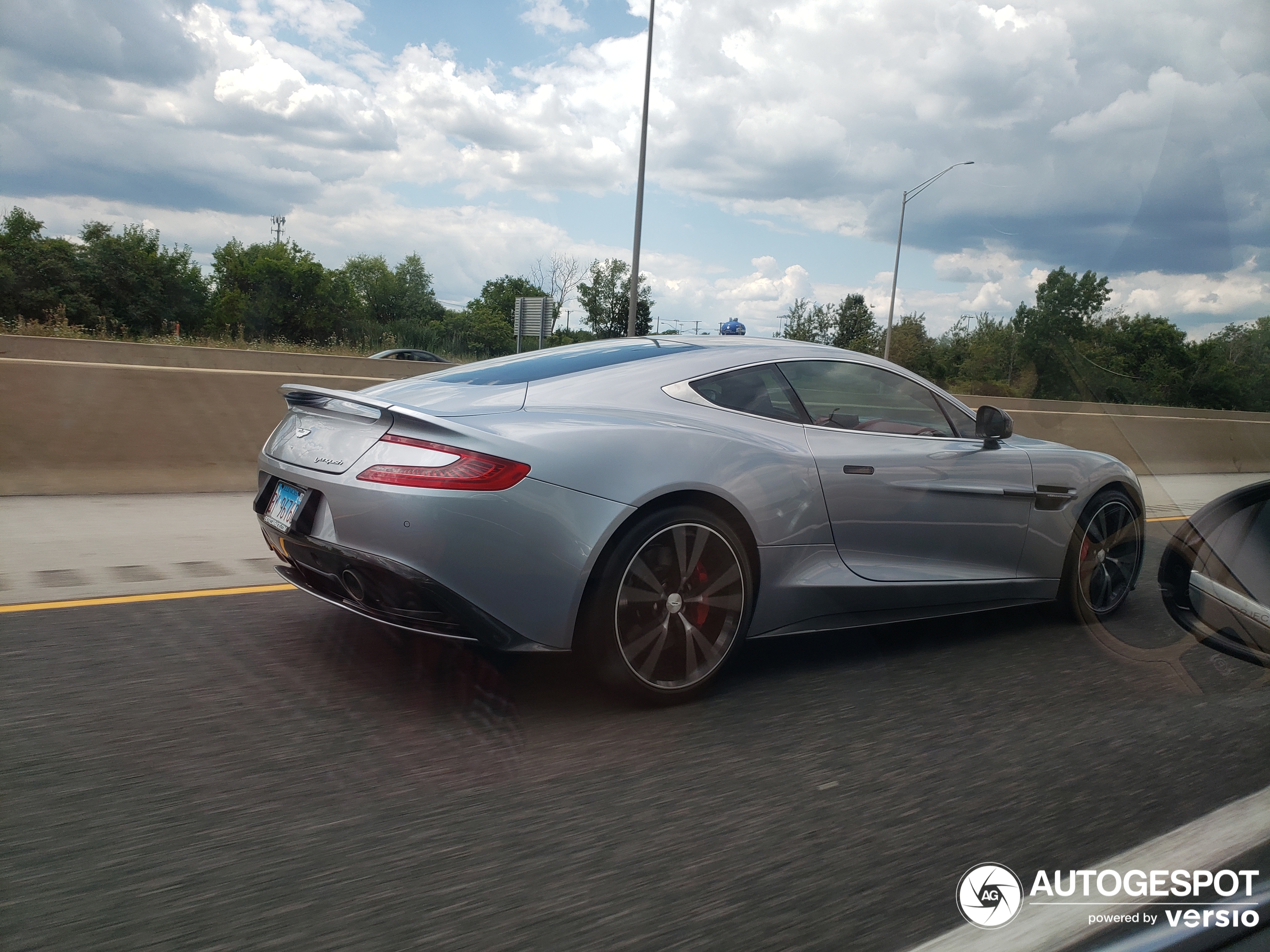 Aston Martin Vanquish 2013