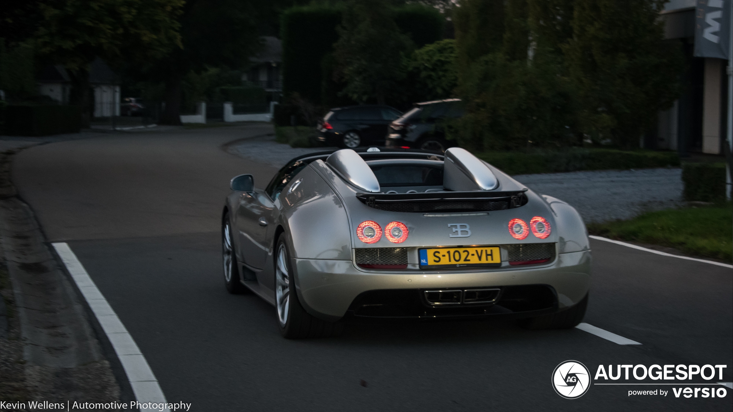 Ein Wunderschöner Bugatti Veyron Grand Sport Vitesse fährt durch Lanaken