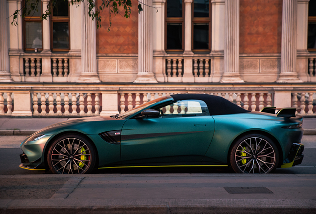 Aston Martin V8 Vantage Formula 1 Edition Roadster