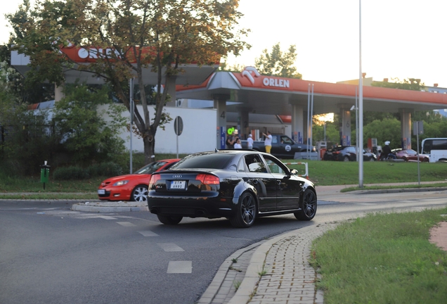 Audi RS4 Sedan