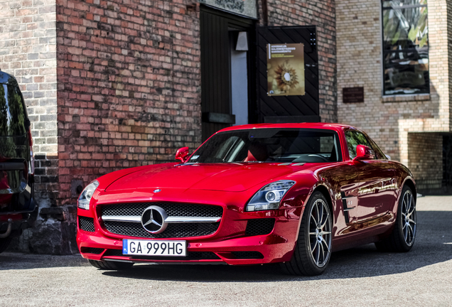 Mercedes-Benz SLS AMG