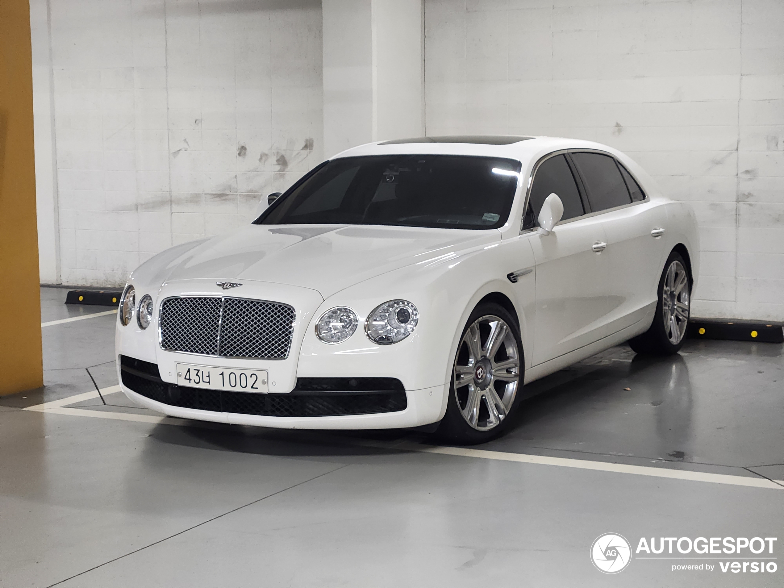 Bentley Flying Spur V8