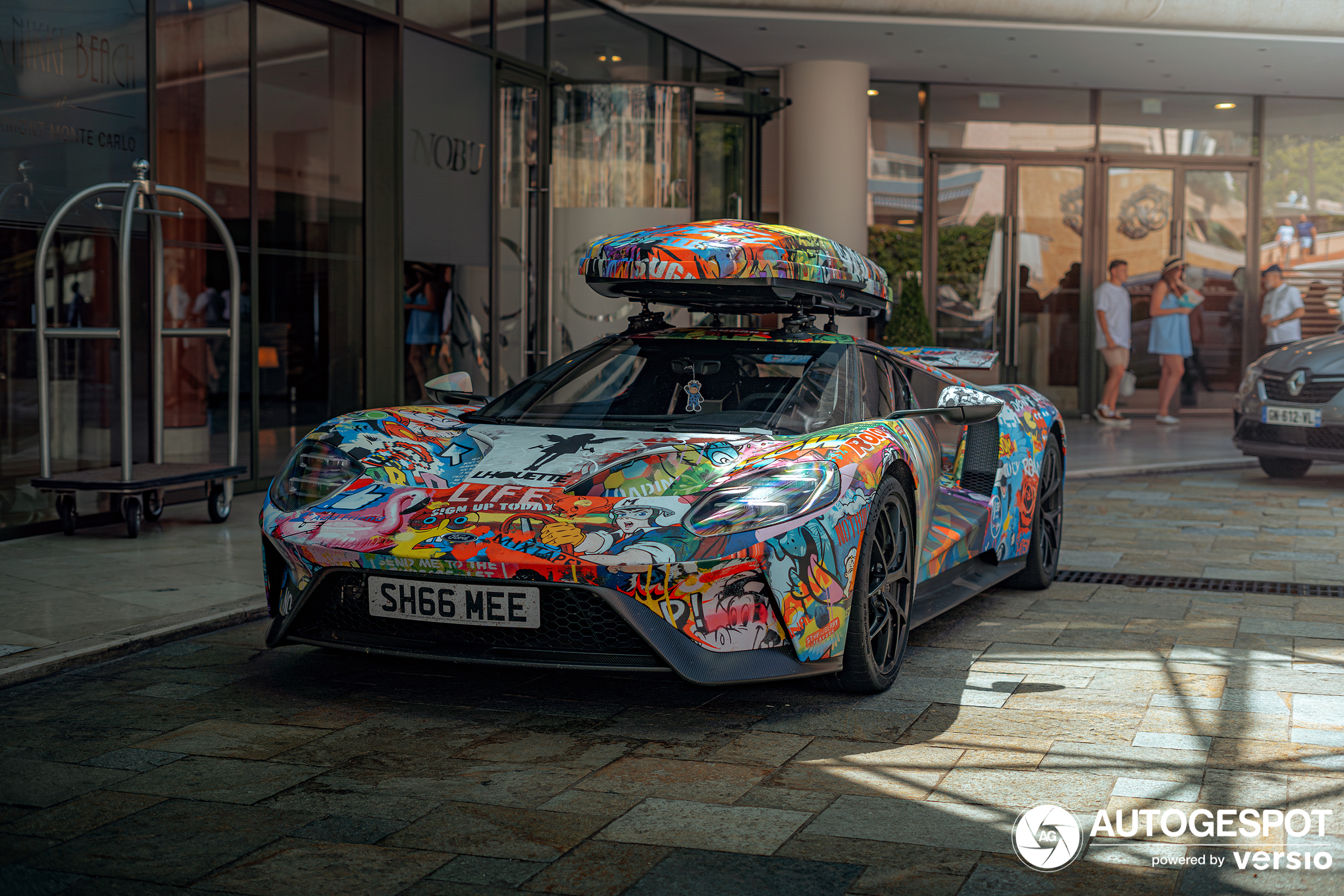 Shmee150 passeert Monaco met zijn aangepaste Ford GT