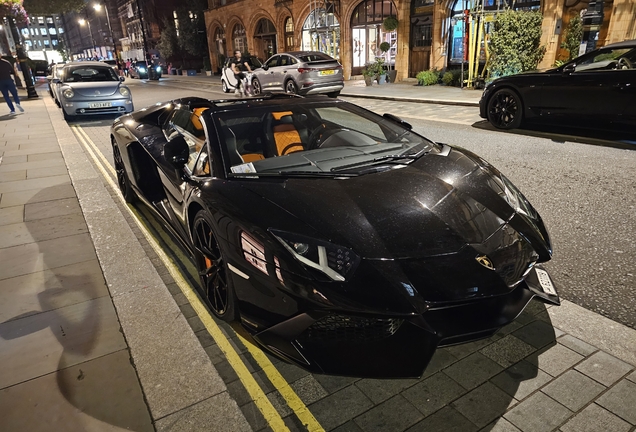 Lamborghini Aventador LP700-4 Roadster