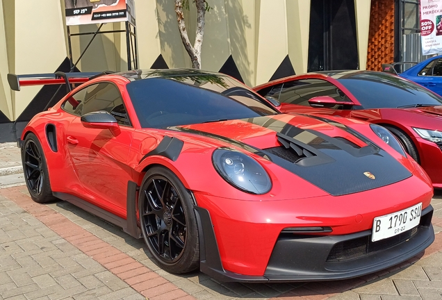 Porsche 992 GT3 RS Weissach Package